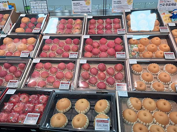 これも定番、果物セット。今年は果物が豊作で安いと聞きましたが、どうでしょう？！