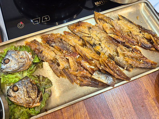 ポリクルビ（麦熟成の干しイシモチ）。濃いめの味付けでこちらもご飯のお供に最適でした。