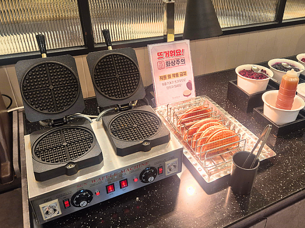 焼きたてワッフルもあります。