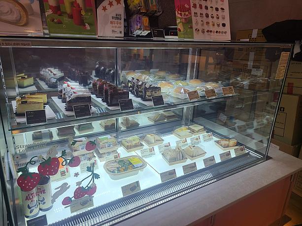 ケーキの種類もたくさんあります。