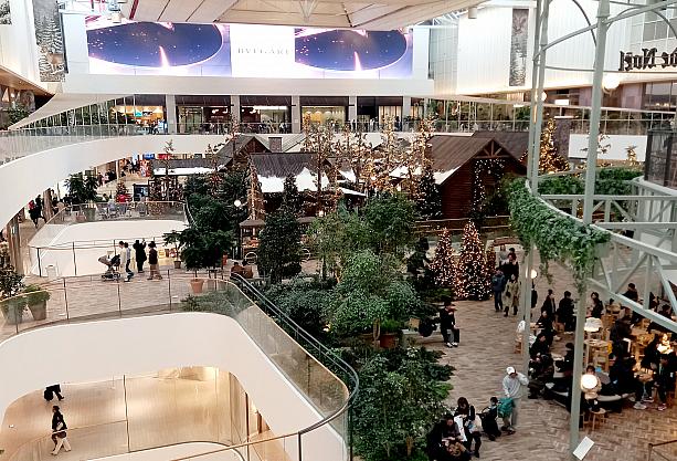 もうすっかり恒例になった汝矣島ザ現代は今年も特別なクリスマスヴィレッジがオープン！<br>っということで、デパート５階のサウンドフォレストへGO!