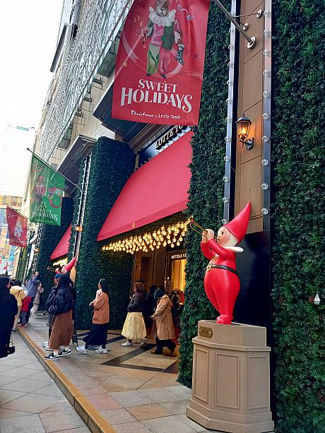 ソウル明洞ロッテデパート前もクリスマスの雰囲気いっぱいです＾＾