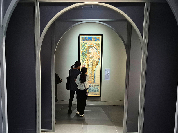 展示会に入ってすぐに、ミュシャの名を世界に広めた決定的作品といえる「ジスモンダ（Gismonda）」が展示されていました。