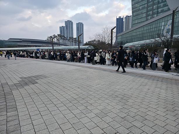 もらいたくてズラッと並んだ列っ！！！