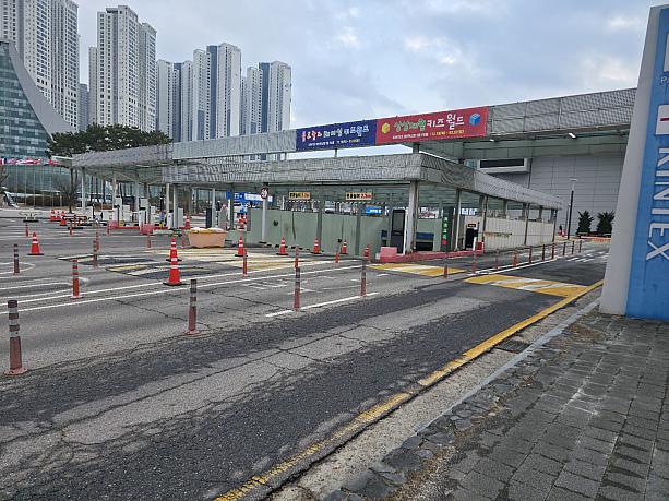 第２展示場へのアクセスはKINTEXの第３ゲートが一番便利！バス停なら『キンテックス』が第３ゲートの目の前で下りれます。駐車場は地上、地下両方あります。