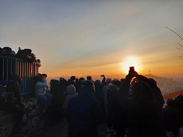 今年は午年とのことで、「馬」のように飛躍の年になることを祈っています！