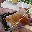 ノリと一緒に食べるのも、韓国ではおいいしいブリの刺身の食べ方だそうです。これもおいしかった！
