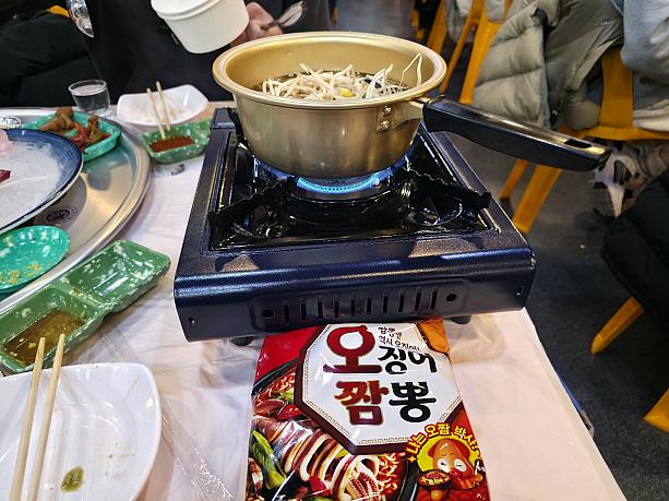 ラーメンも食べたくなって、追加注文＾＾え？インスタントラーメン？