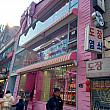 こちら、明洞の繁華街にできたガチャショップ。４階建ての大型店！