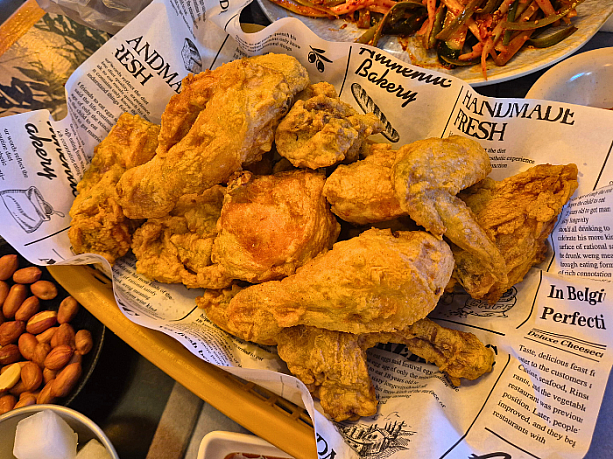 外はカリッ、中はジューシーなフライドチキン～。