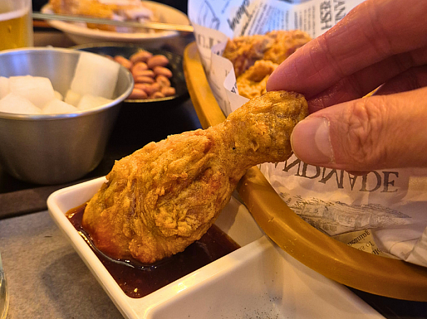 特製の甘辛ソースにつけて食べる韓国スタイルでいただきます。