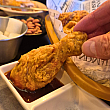 特製の甘辛ソースにつけて食べる韓国スタイルでいただきます。