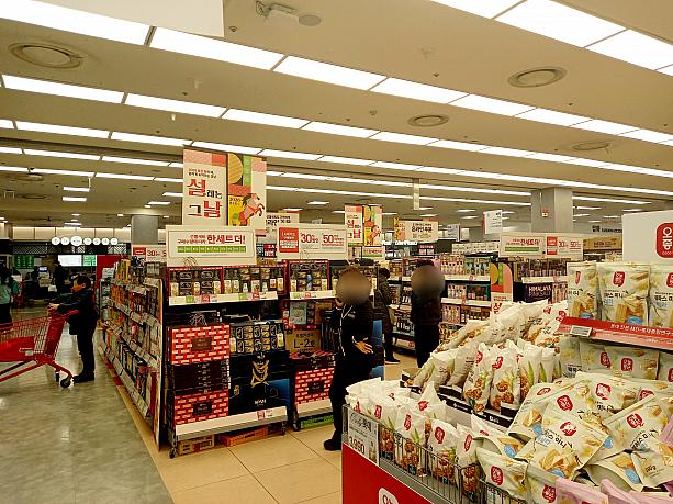 皆さん既に購入済みでしょうか。お客さんより店員さんの方が多かったり…。