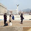延世大学のシンボル、トクスリ（鷲）像前は記念写真スポット！
<br>卒業生の皆さん、おめでとうございます~！
