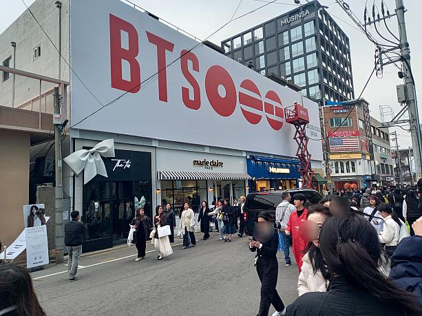 なになに？？！人だかりができてるし、ケータイ構えて撮ってるし、何かなっと思ったら、