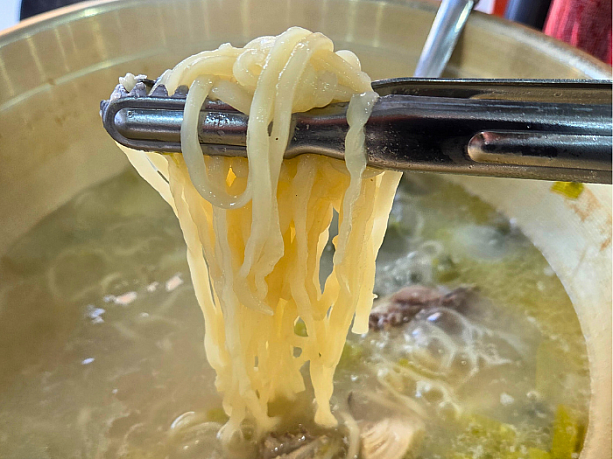 〆はこれ！旨みたっぷりスープ×カルグクス＝最強