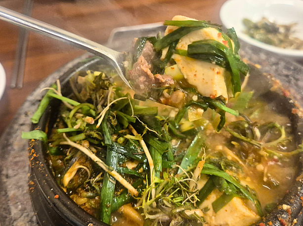 野菜（イズナ）、豆腐、牛肉×旨み爆発、体に染みる一口。