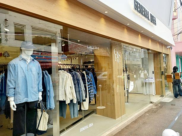 街の洋服屋さんも春物が並んでいます~！