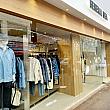 街の洋服屋さんも春物が並んでいます~！