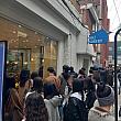 ところどころ行列のお店が。<BR>ここはメインストリートから細い路地に入ったところにあるベーカリー『HAZ BAKERY』。すごい行列でびっくり。