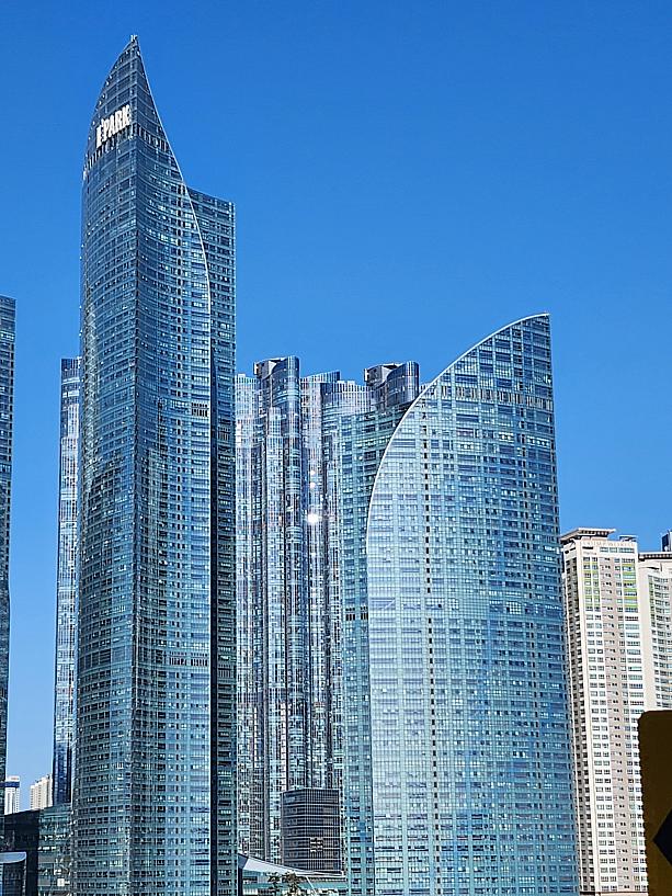 センタムシティーのすぐお隣に位置。