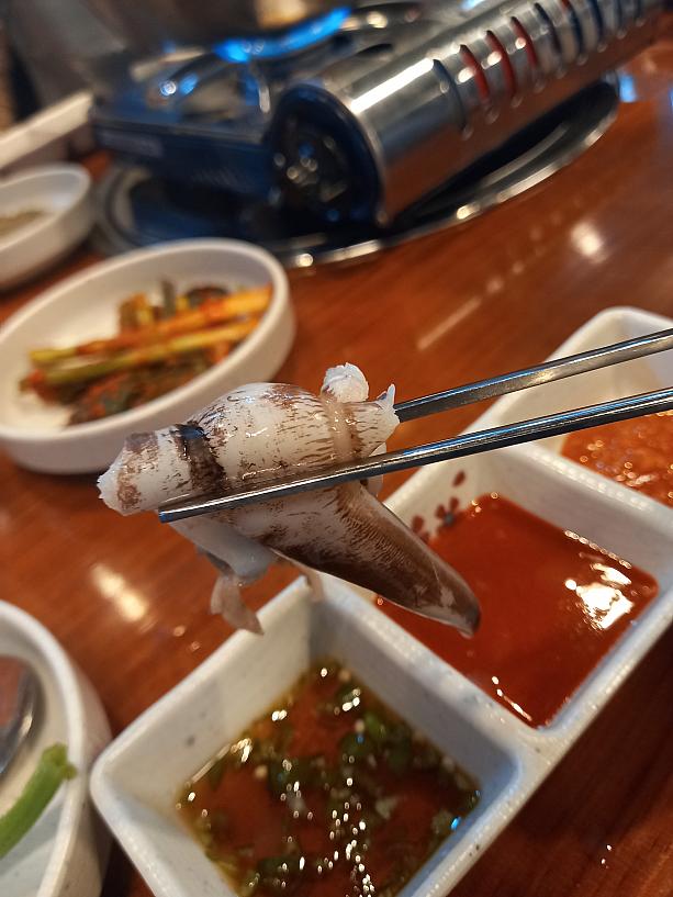 タレ、酢入りコチュジャン、サムジャン、白キムチに包んだりお好みで。ナビは先ずこのままで。甘くてやわらかい♪<br>シーズン限定で扱っているお店も少ないのでお店を探すのが至難の業ですが、機会があればぜひ♪