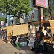 太陽がじりじりしているので、屋台も日よけバージョン。