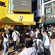 暑くて何か冷たいドリンクが飲みたくなるトコロ＾＾コーヒーチェーンも行列です。