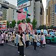 東国大学を出発して、東大門DDP前は夕方ぐらいから行列準備~。
