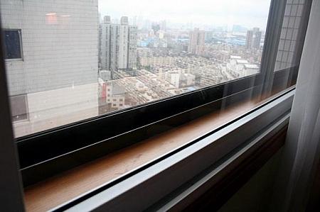 ホテル内すべての客室が2重窓になっているので、保温と防音の効果がありますよ。 