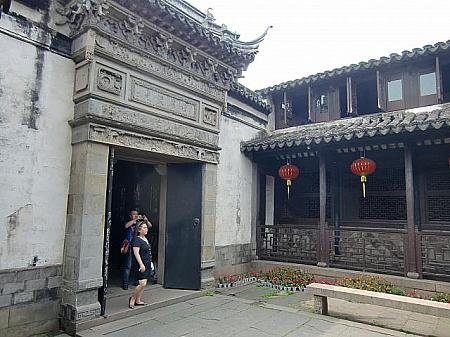 船着き場付きの邸宅「沈庁」は清代の建築。