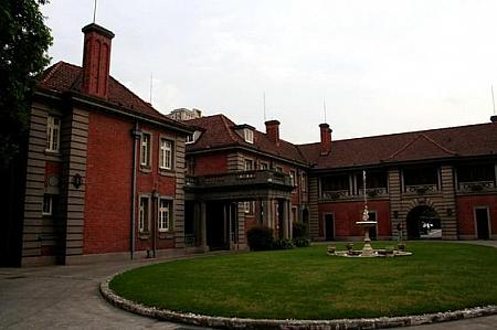 1920年、イギリス人富豪の私邸として建てられた「瑞金賓館」。（瑞金二路）