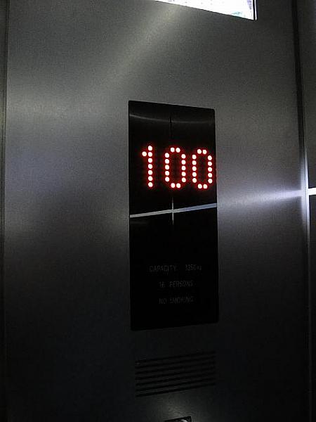 エレベーターで100階に到着!