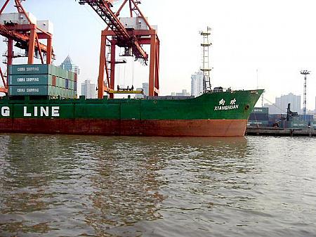 貨物船積み場。日本でも大量に売られているMade in Chinaの商品たちの多くは、ここから出荷されていくのです。