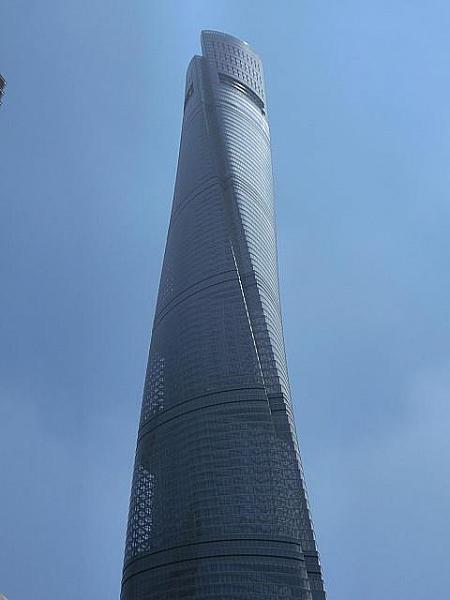 オープンすればここの展望台が上海一の高さになります