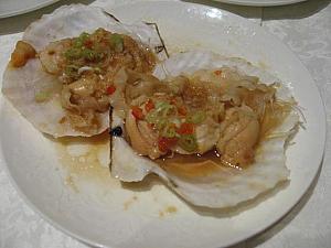 ★金銀蒜蒸扇貝王
ホタテのニンニク蒸しは、広東風海鮮の定番！
