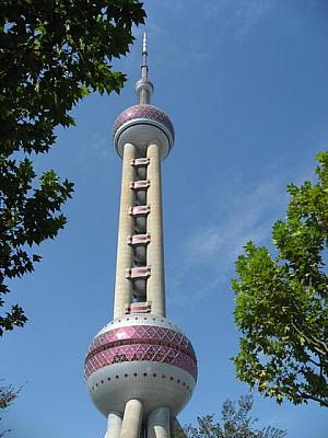 「 東方明珠塔 」<bR>上海を見守るランドマークタワーから、上海を一望！ 正大広場のすぐ目の前にあります。  