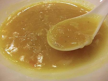 濃厚な蟹味噌スープにフカヒレが入っています