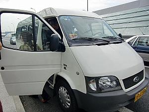 チャーター車。