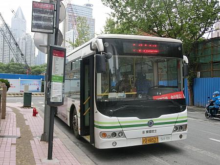 「沪商高速専線」という名前のバスです