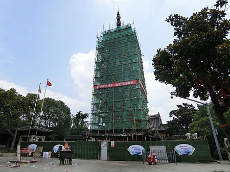 有名な秦峰塔は工事中でした