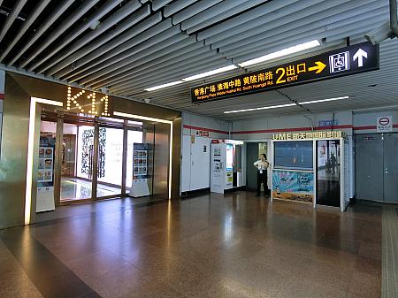 地下鉄1号線「黄陂南路」駅2号出口近くに直結している「K11」に入ります