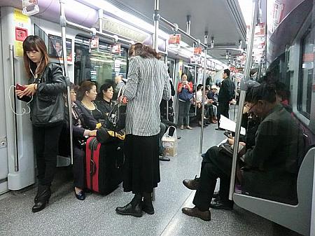 平常時の市内の地下鉄の混み具合はこんな感じ