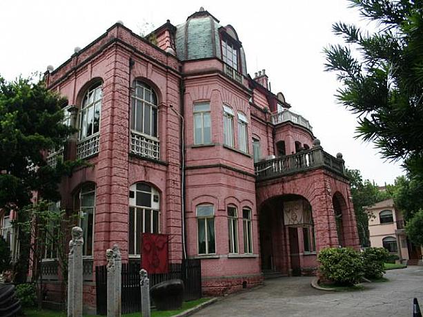 かつては三井財閥のガーデンハウスだった趣のある洋館は、上海に来たら一見の価値アリです！