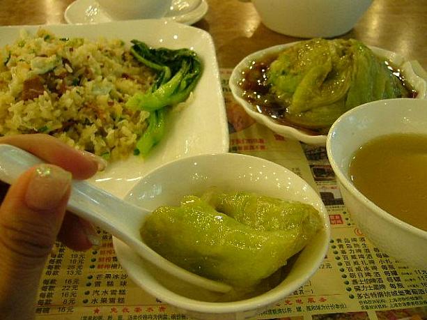 レタスをゆでてタレをかけただけのシンプルなメニューですが、これが結構イケるんですよ〜♪他にも花ニラや菜の花の茎など、いろいろあります。