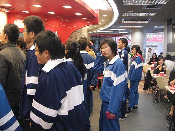 Kfcでメリークリスマス 北京西路 上海ナビ