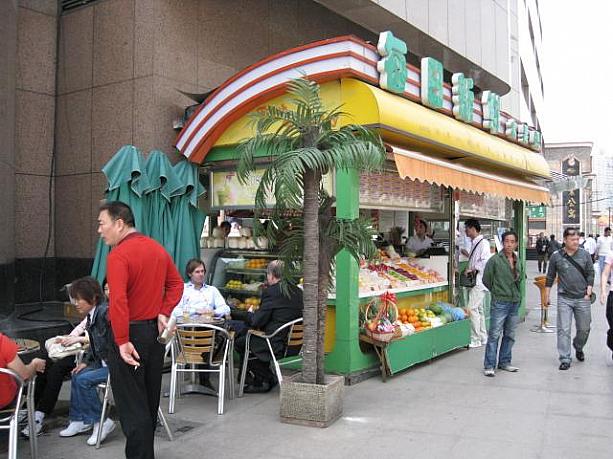暑いので、フレッシュジュースの売れ行き好調！