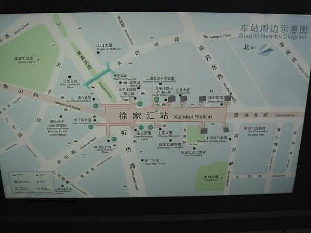 地下鉄で徐家匯駅へ来る場合は、駅構内のマップは必見！たくさん出口があるので迷わないようにしてくださいね。ちなみに、現在2〜7号口は閉鎖中です。