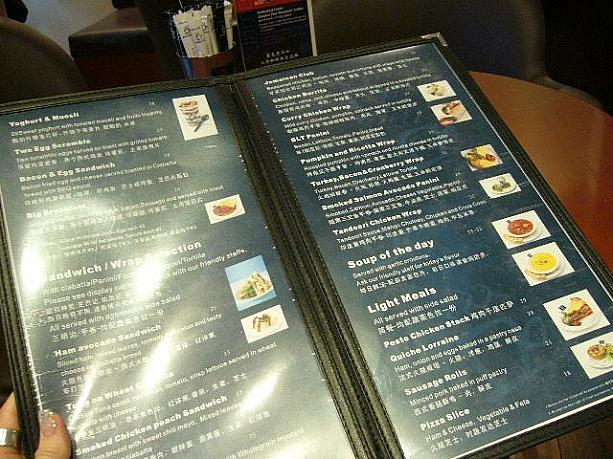 上海市内にいくつか支店がありますが、フードメニューやケーキ類もなかなか美味しくてオススメ。お客さんは、中国人・欧米人・日本人とイロイロです。