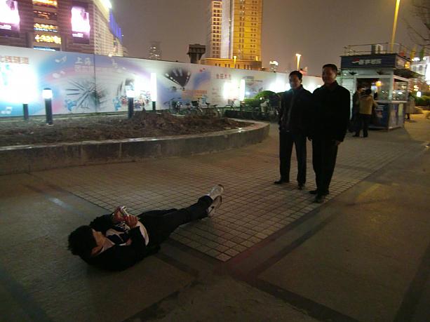 浦東の陸家嘴を歩いているとよく目にする光景。